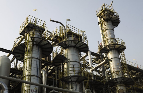 Common challenges in the distillation process include pressure fluctuations, poor control, feed variability, temperature changes, and deteriorating equipment. Common challenges in the distillation process include pressure fluctuations, poor control, feed variability, temperature changes, and deteriorating equipment.