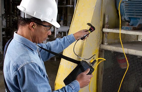 Dans l’industrie minière, la compression consiste à faire passer le produit en fines particules entre deux rouleaux pour le soumettre à une très forte pression. Dans l’industrie minière, la compression consiste à faire passer le produit en fines particules entre deux rouleaux pour le soumettre à une très forte pression.