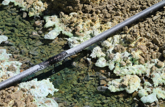 Les circuits de lixiviation sont employés pour extraire le métal du minerai par dissolution chimique.  Les circuits de lixiviation sont employés pour extraire le métal du minerai par dissolution chimique.